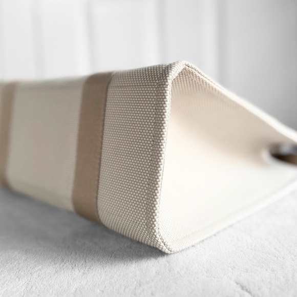 NWT Lululemon Two-Tone Canvas Tote Bag — 10L — Movage Tan/Light Ivory — SOLD OUT - Picture 10 of 14